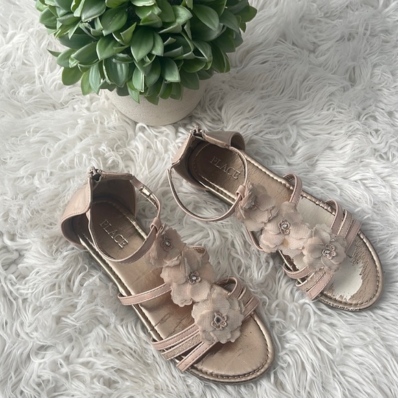 Girls Children’s Place Rose gold sandals (Big kids sz 5) - Picture 3 of 8